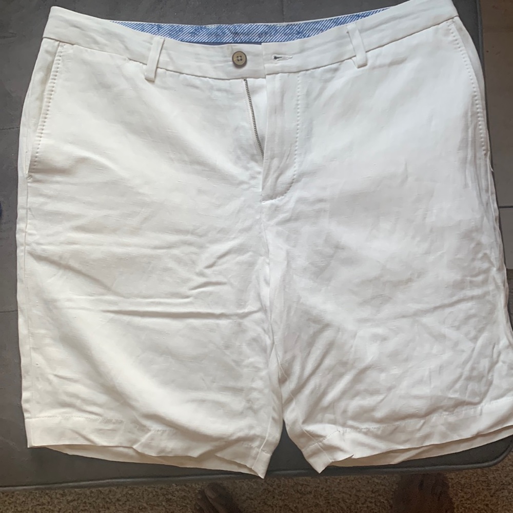 Tommy Bahama beach linen shorts.